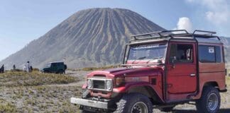 A comfortable 4WD jeep used for a premium Bromo private tour package, which is the perfect complement to your exclusive Tumpak Sewu private tour experience.